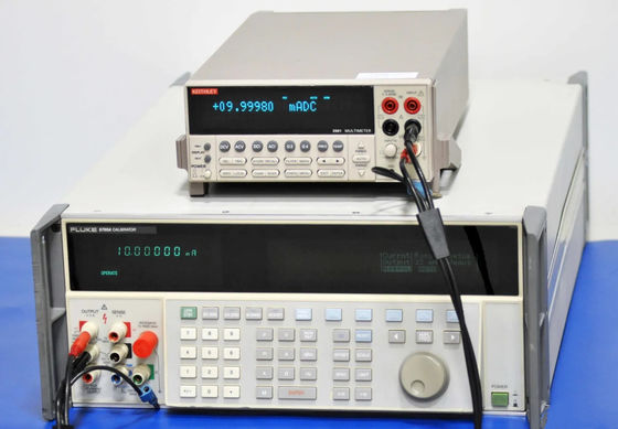 주문 600MHz 대역폭, 높은 정확성 및 프로그래밍 가능한 출력으로 Fluke 5700A 다기능 캘리브라터 온라인 제조