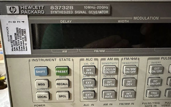 주문 Keysight 83732B 10 MHz ~ 20 GHz 합성 신호 발생기 (펄스 변조 및 데스크탑/랙마운트 옵션 포함) 온라인 제조