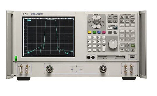 키시트 애지런트 E8358A PNA 네트워크 분석기 300 KHz ~ 9 GHz 랙마운트 사용 된 벡터 네트워크 분석기