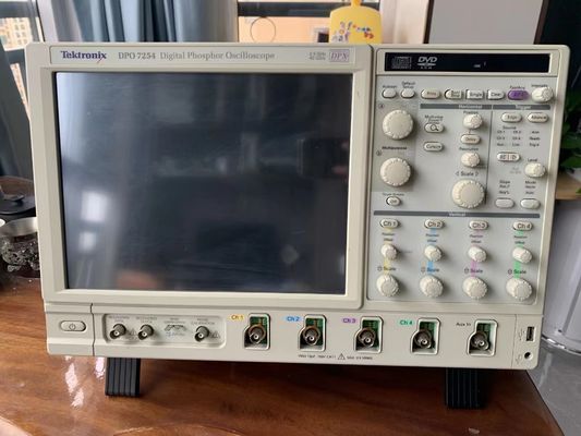 사용중인 사전 소유 2.5 GHz 디지털 광소 오실로스코프 테크트로닉스 DPO7254 오실로스코프