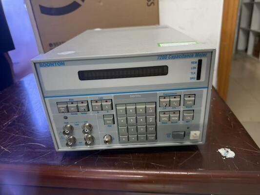 Boonton Model 7200 커패시턴스 미터 (1 MHz 테스트 주파수, 2000 pF 범위, DLTS 측정용 GPIB 표준 포함)